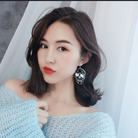 Crystal Skull Earrings - Picture 4 of 4